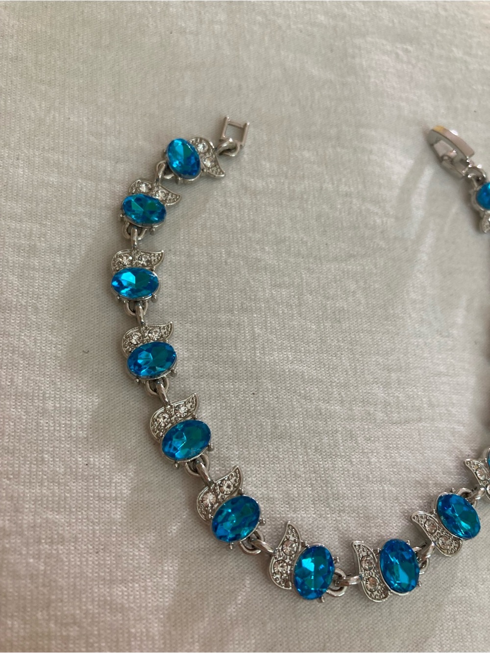 Blue and Clear Rhinestones Vintage Bracelet - Picture 7 of 10